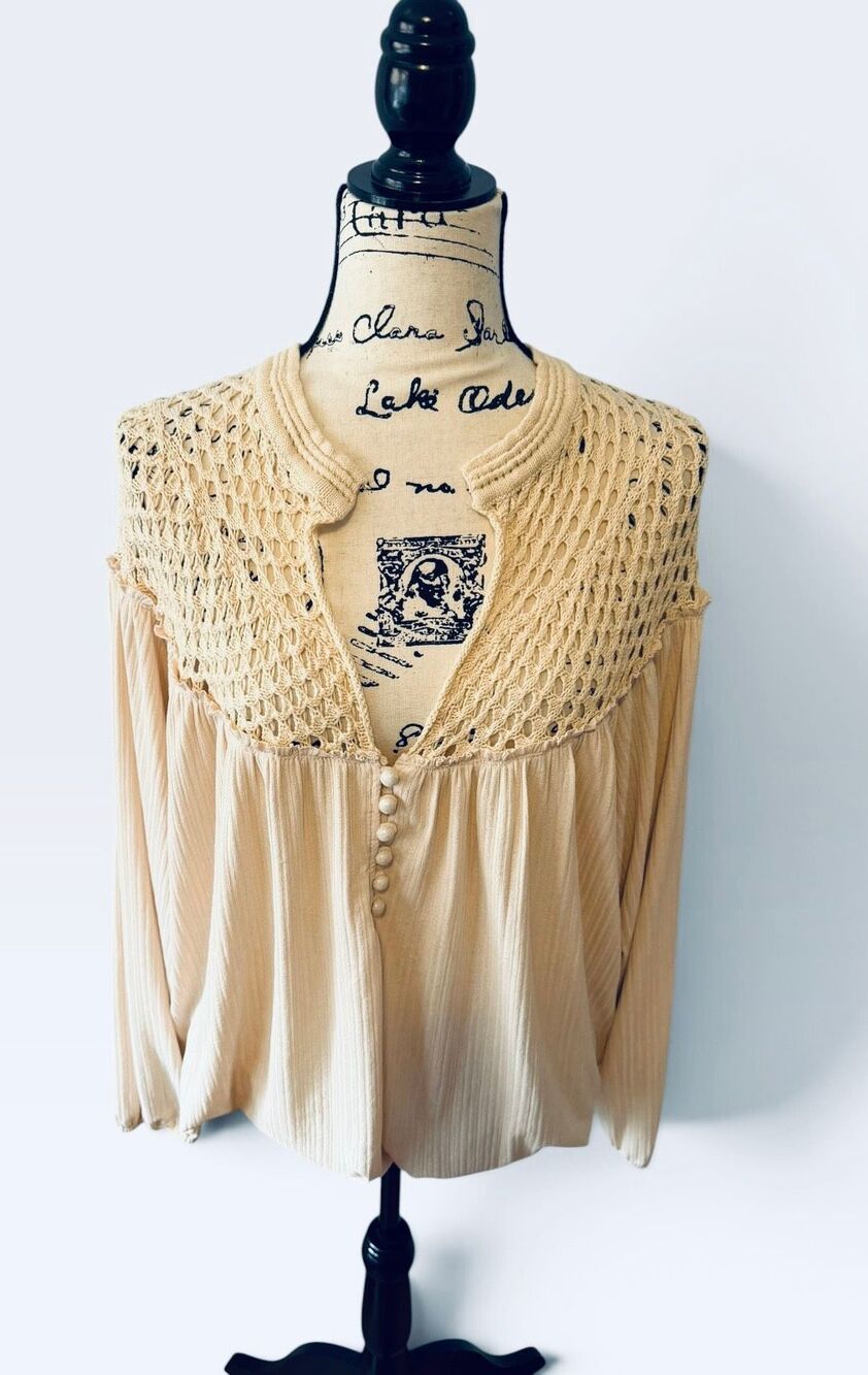 Gimmicks by Buckle Crochet Yoke Henley Peasant Blouse Cream Size L